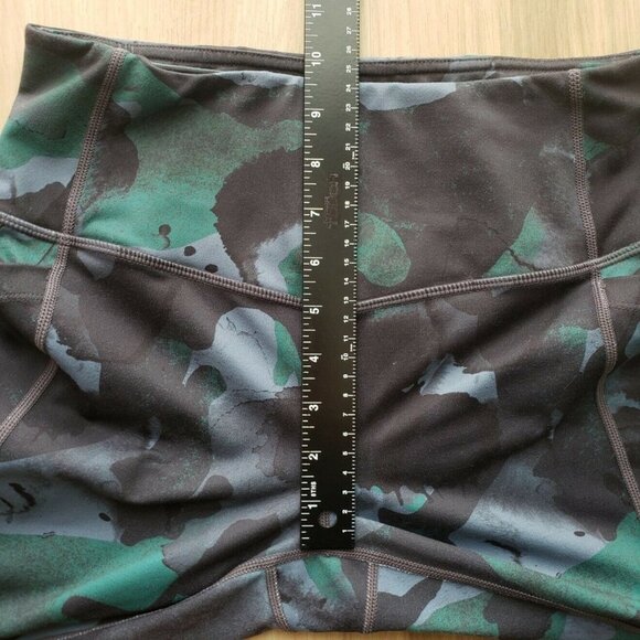 Zella High Rise Crop Leggings Green Camo Womens Medium - Picture 9 of 11